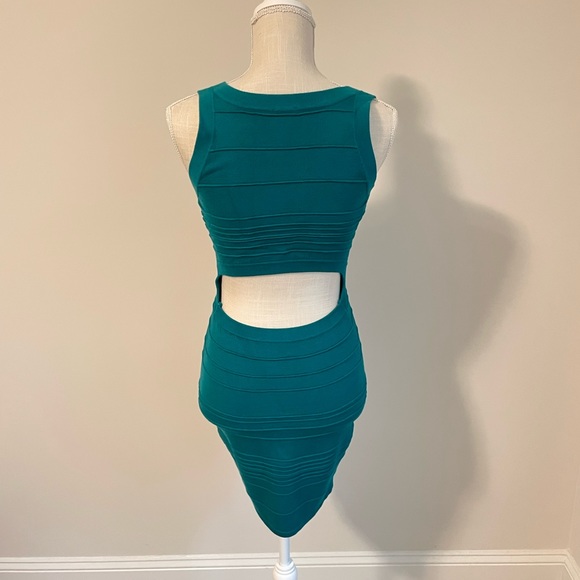 2B BeBe fitting mini dress. - Picture 6 of 8